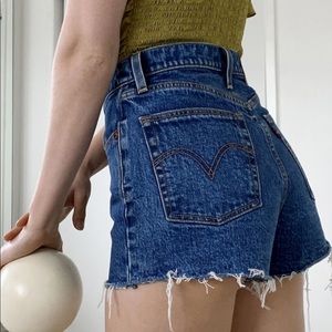 Levis Ribcage shorts